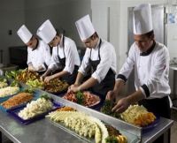 مكتب شركة الخليج جوب يوفر لكم طباخين مغاربة محترفين  من عدة تخصصات