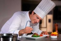 طباخين وطباخات مغاربة محترفين من عدة تخصصات للإستقدام